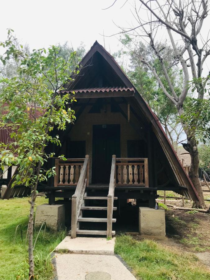 The Exile Sunset Bar & Bungalow Gili Trawangan Exterior photo