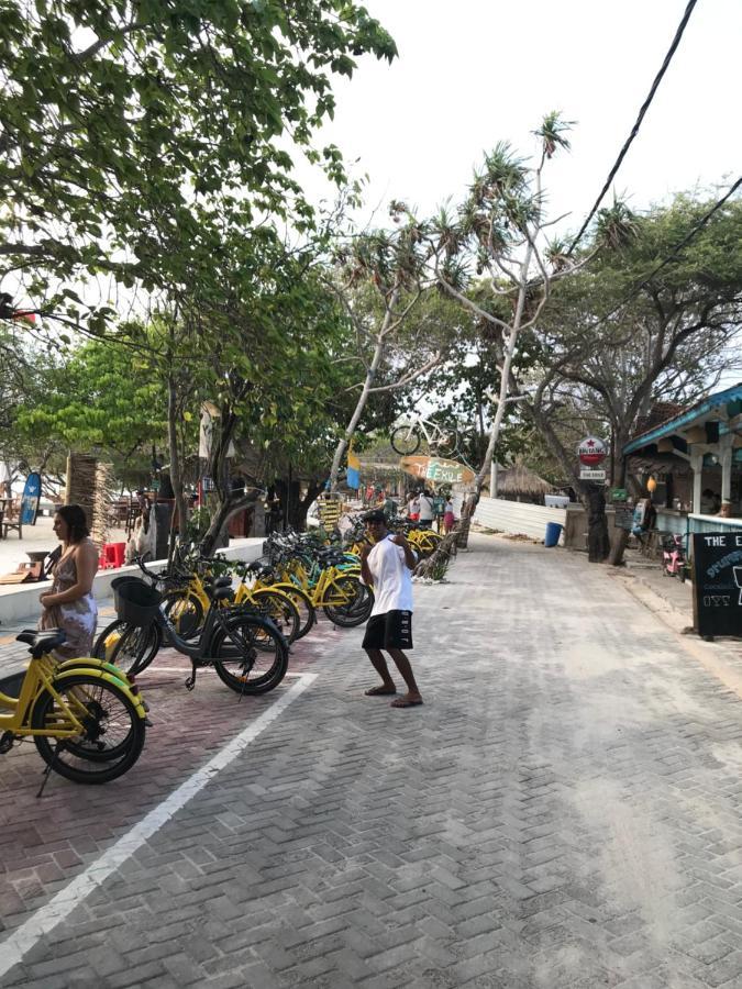 The Exile Sunset Bar & Bungalow Gili Trawangan Exterior photo