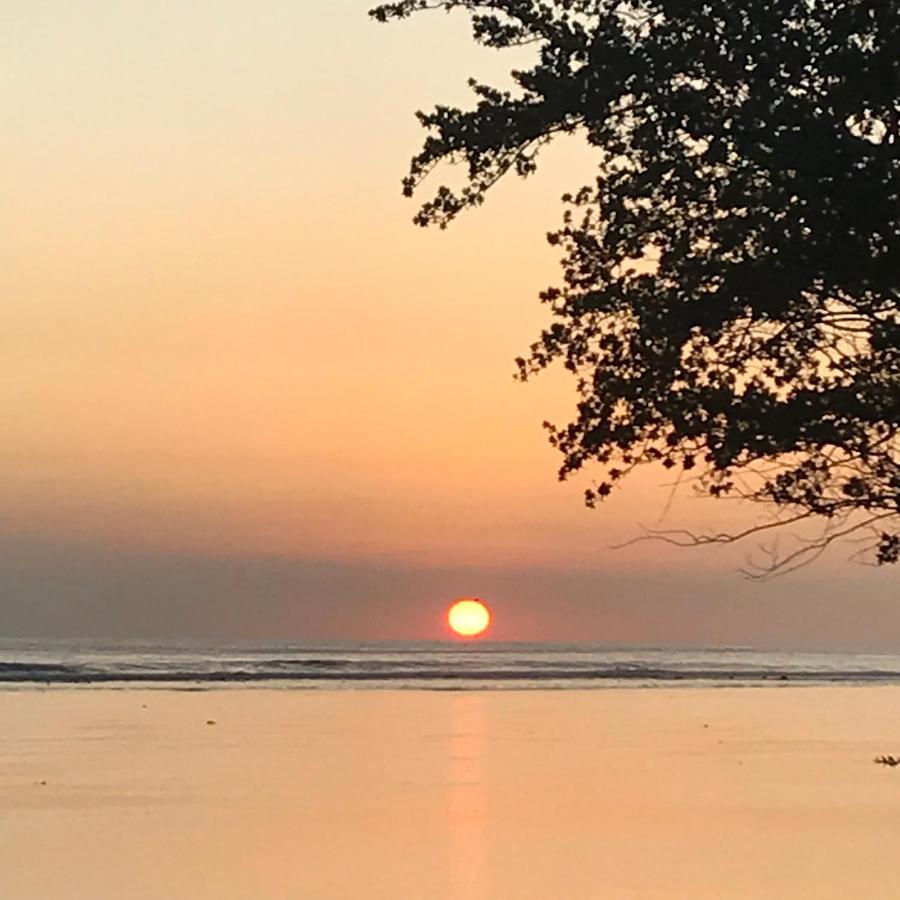 The Exile Sunset Bar & Bungalow Gili Trawangan Exterior photo