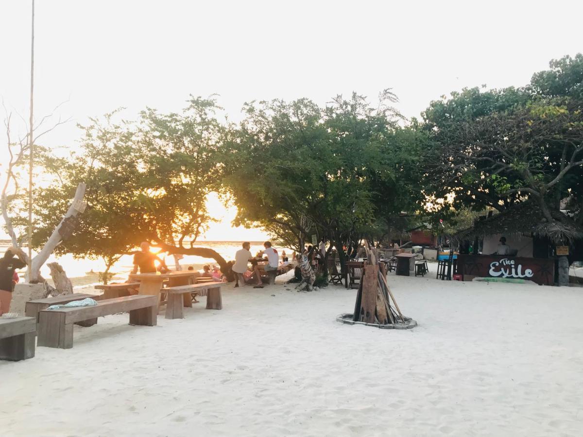 The Exile Sunset Bar & Bungalow Gili Trawangan Exterior photo